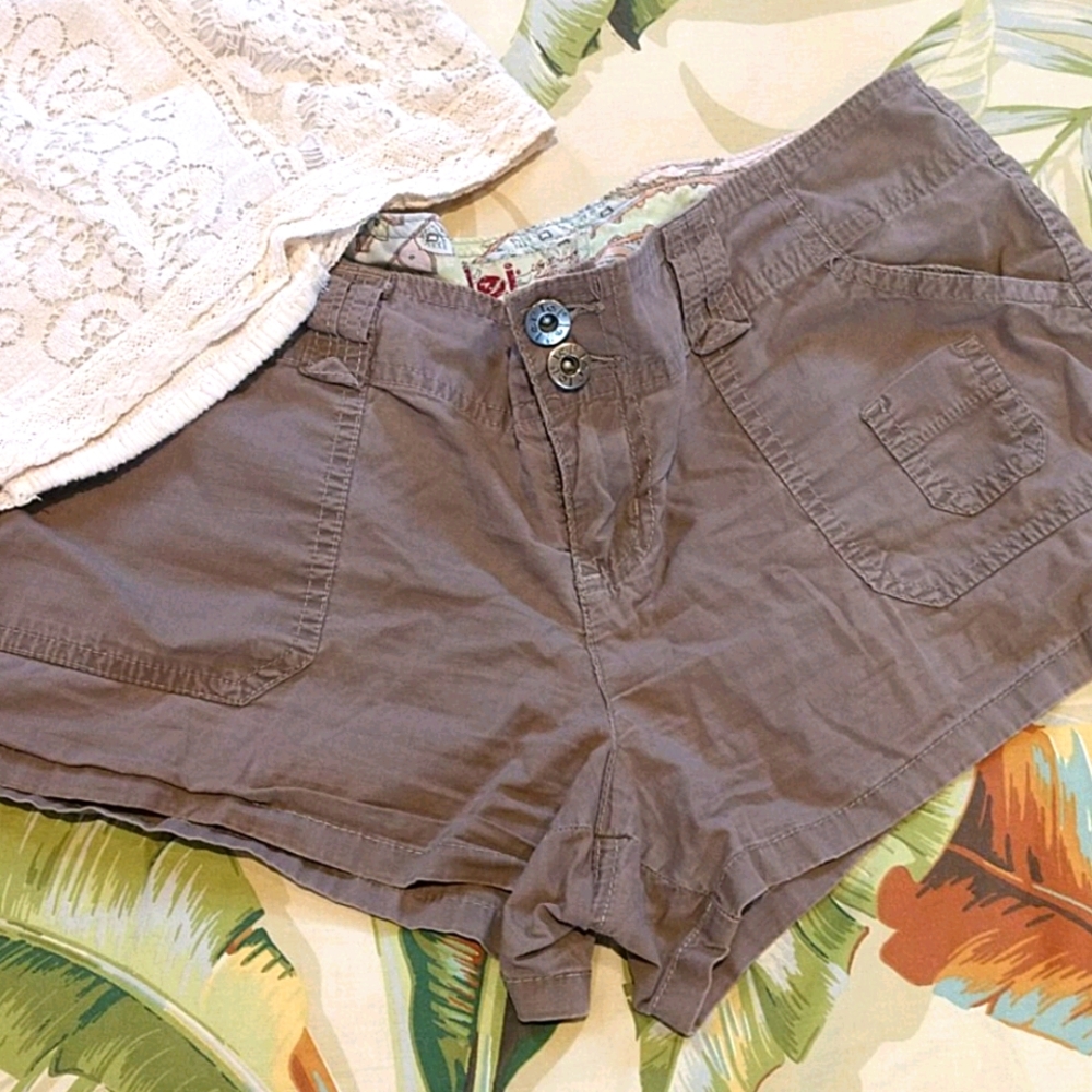 lei shorts size 9